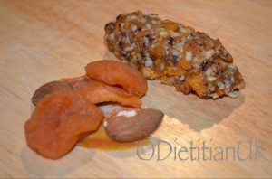 Dietitian UK: Mango and Apricot Raw Nut Bar 