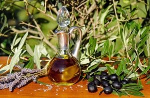 Dietitian UK: Meditteranean diet olive-oil-1596417_1280